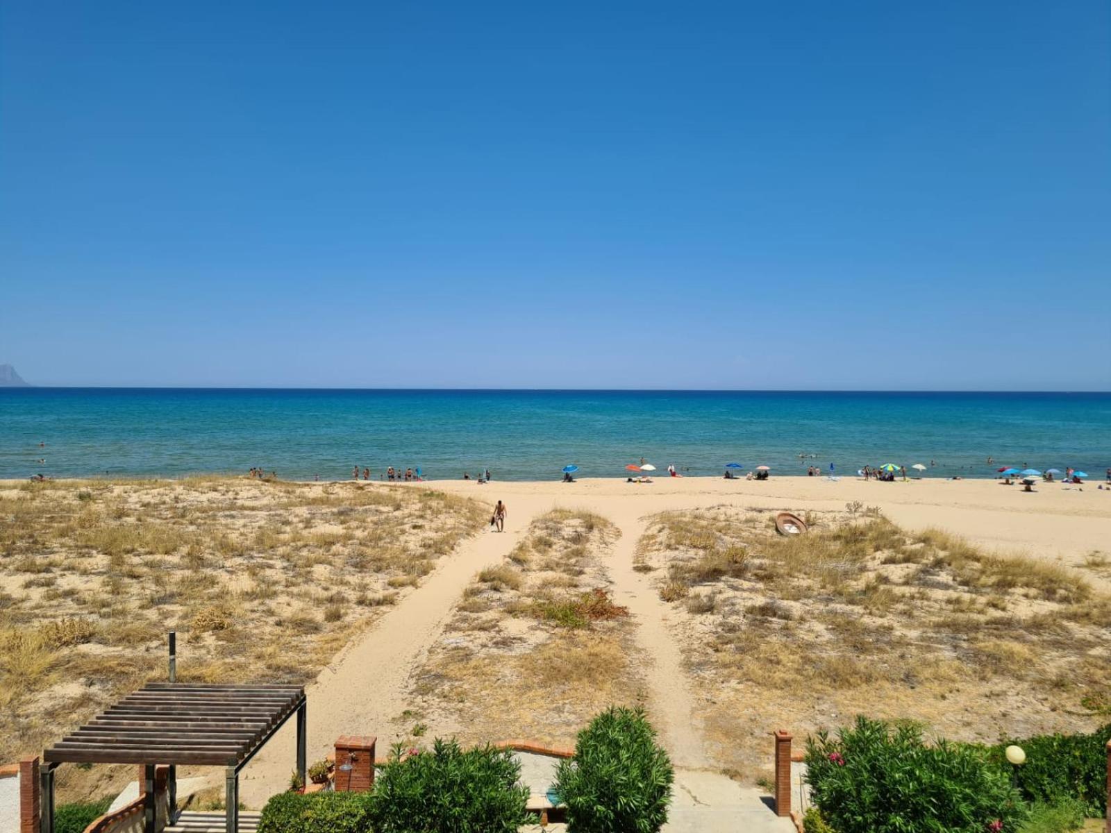 La Perla Sulla Spiaggia Alcamo Marina Exterior foto